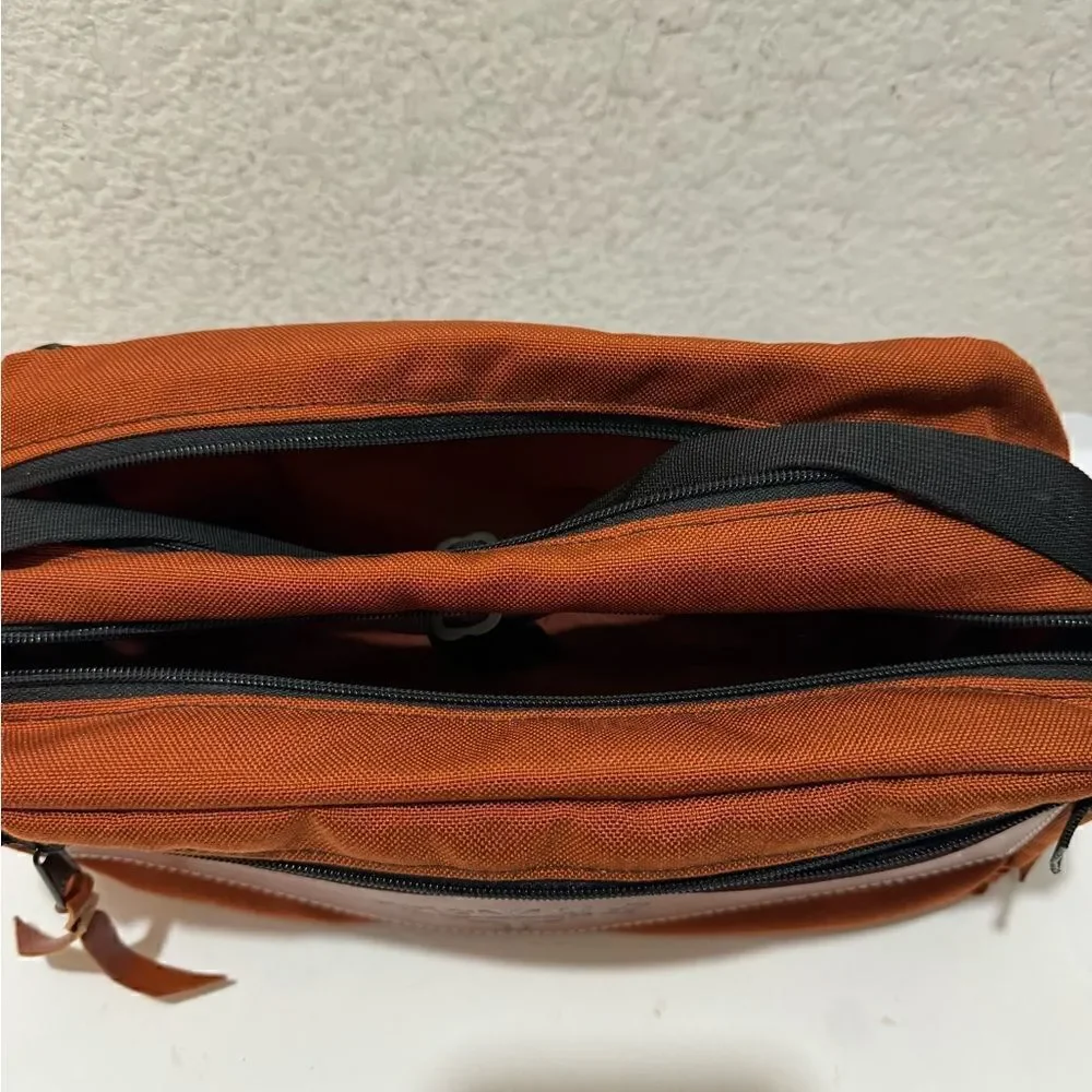 Wildgoose TEXAS MADE toiletry bag reddish brown